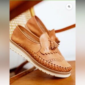 Women's Tan Leather Loafers with Tassel
